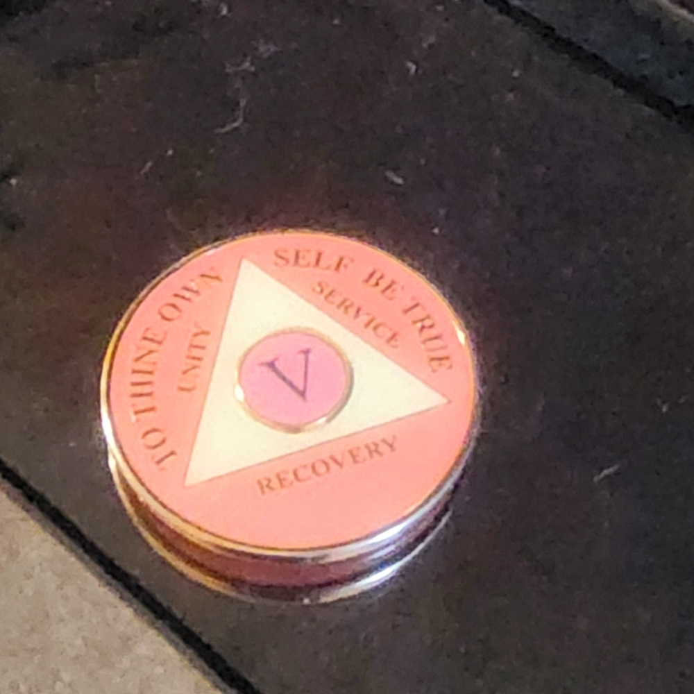 5 YEAR PINK & WHITE TRI-PLATE CHIP, RECOVERY COIN AA MEDALLION